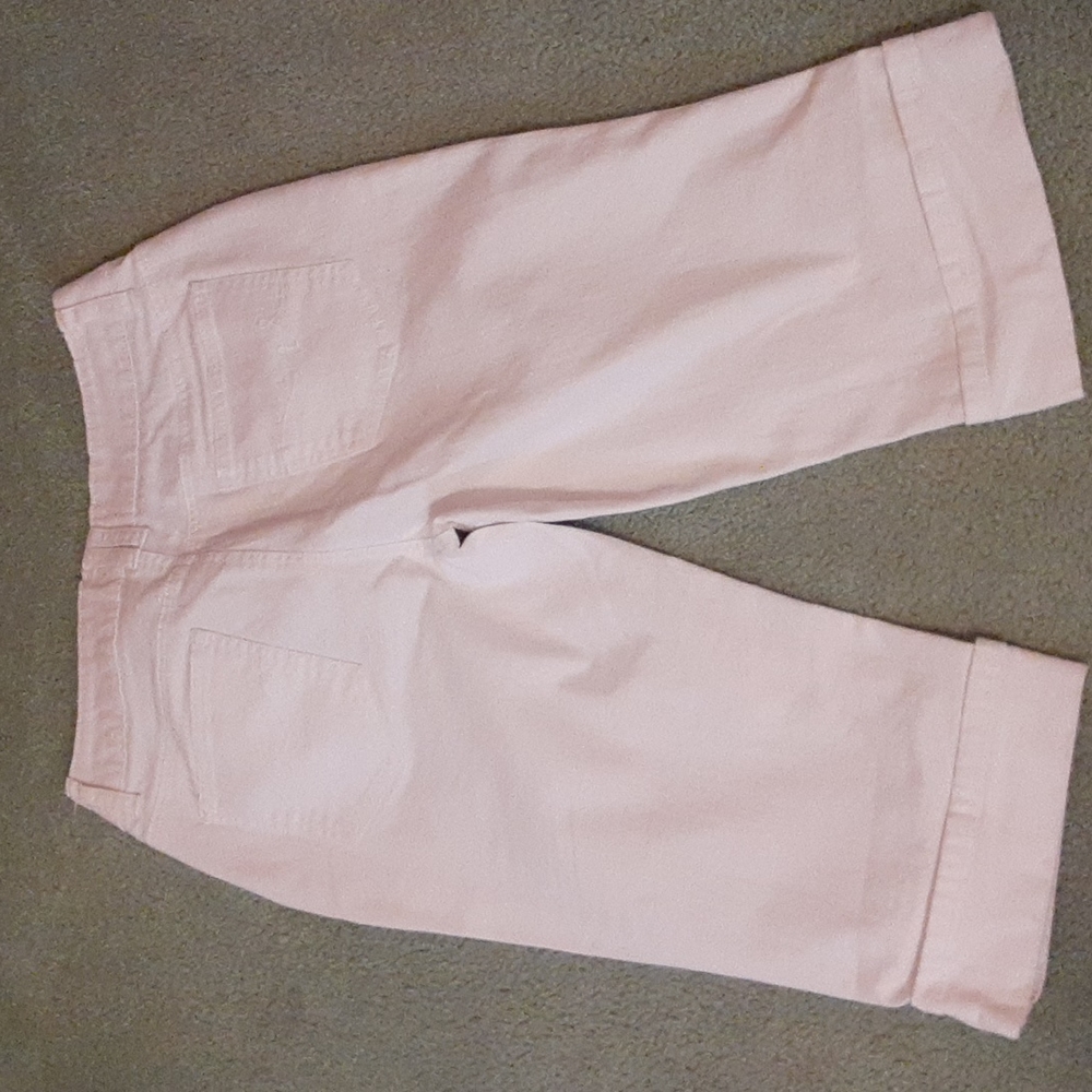 Like new! White denim capris, size 8 - Picture 2 of 6
